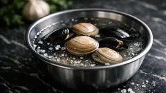 Come spurgare le vongole senza sabbia: metodo semplice con acqua salata “come il mare”